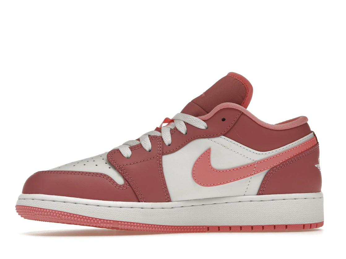 Vue 18 de Jordan 1 Low Desert Berry (GS)