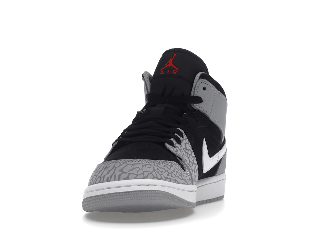 Vue 12 de Jordan 1 Mid SE Elephant Print