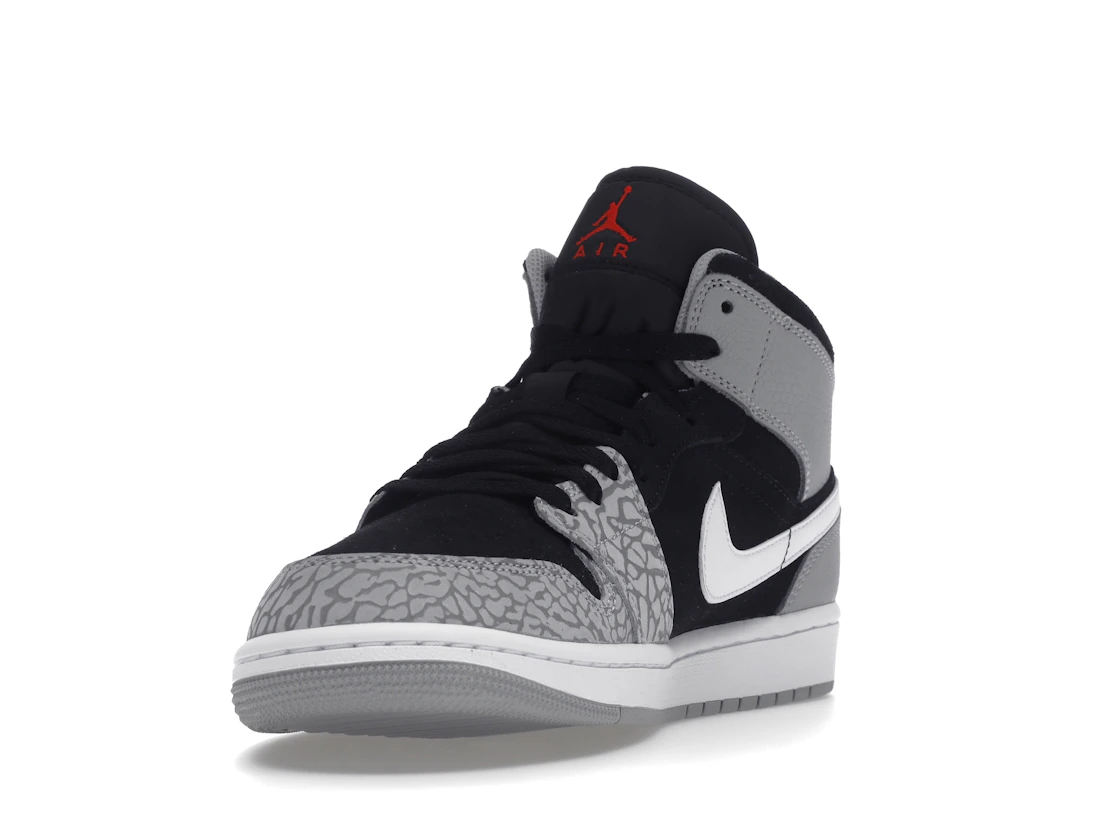 Vue 13 de Jordan 1 Mid SE Elephant Print