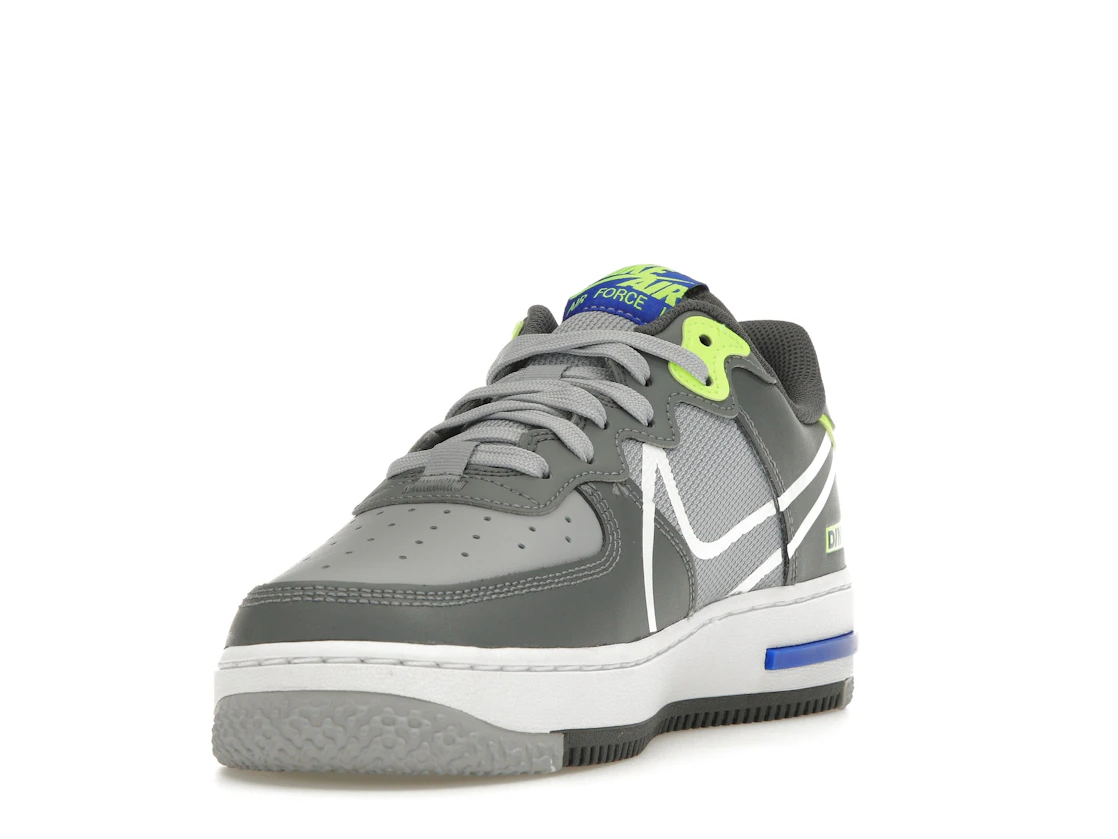 Vue 13 de Nike Air Force 1 React Wolf Grey