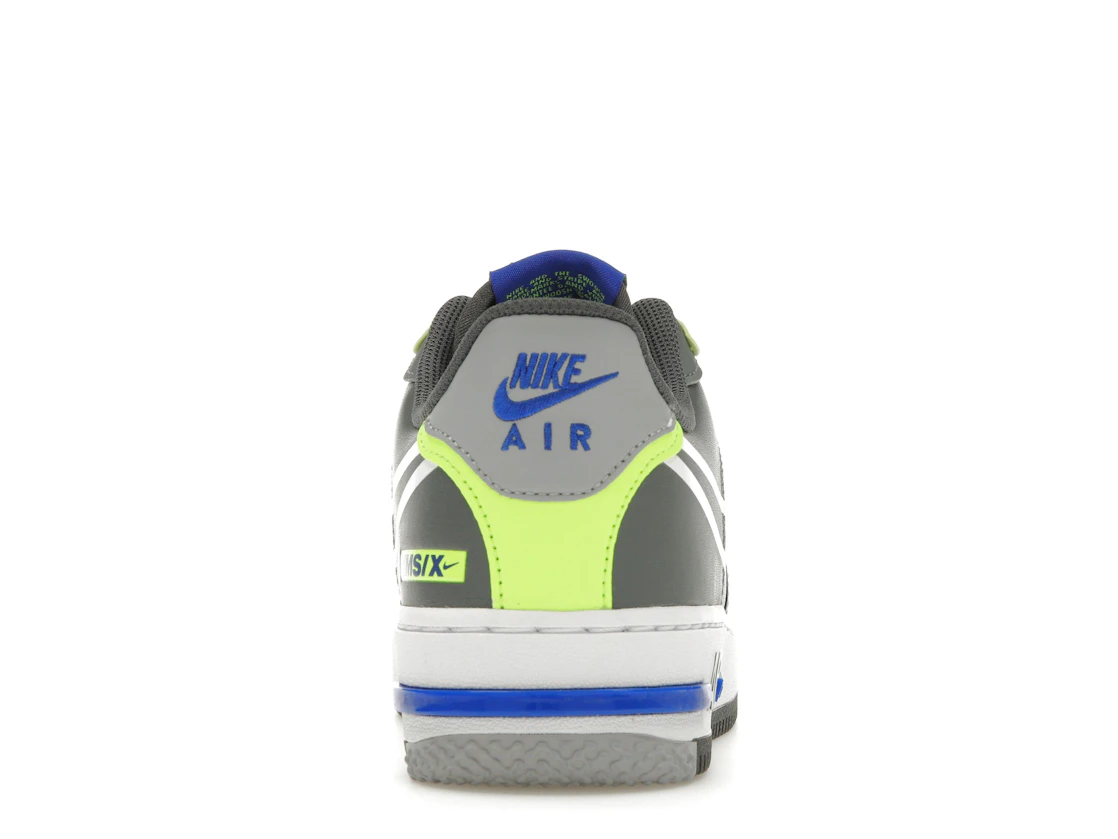 Vue 28 de Nike Air Force 1 React Wolf Grey