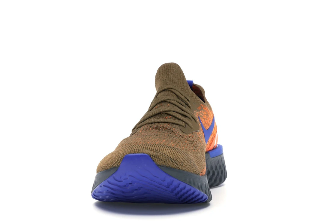 Vue 11 de Nike Epic React Flyknit Golden Beige Racer Blue