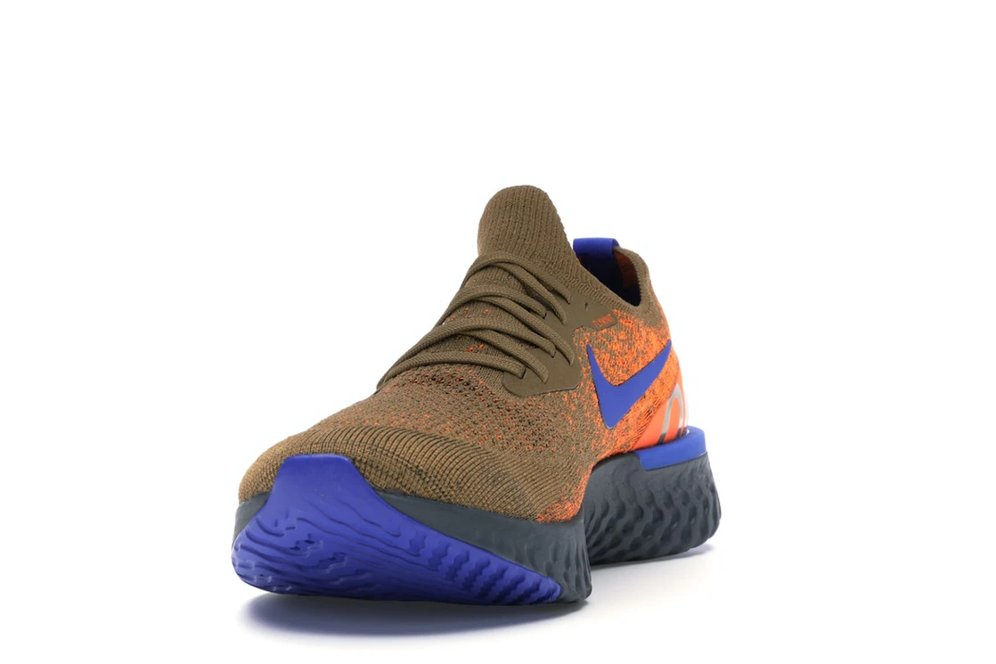 Vue 12 de Nike Epic React Flyknit Golden Beige Racer Blue