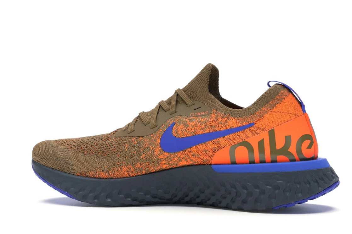 Vue 21 de Nike Epic React Flyknit Golden Beige Racer Blue