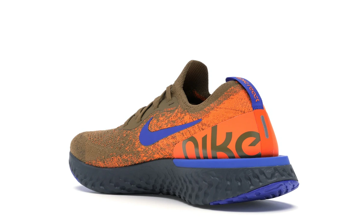 Vue 24 de Nike Epic React Flyknit Golden Beige Racer Blue