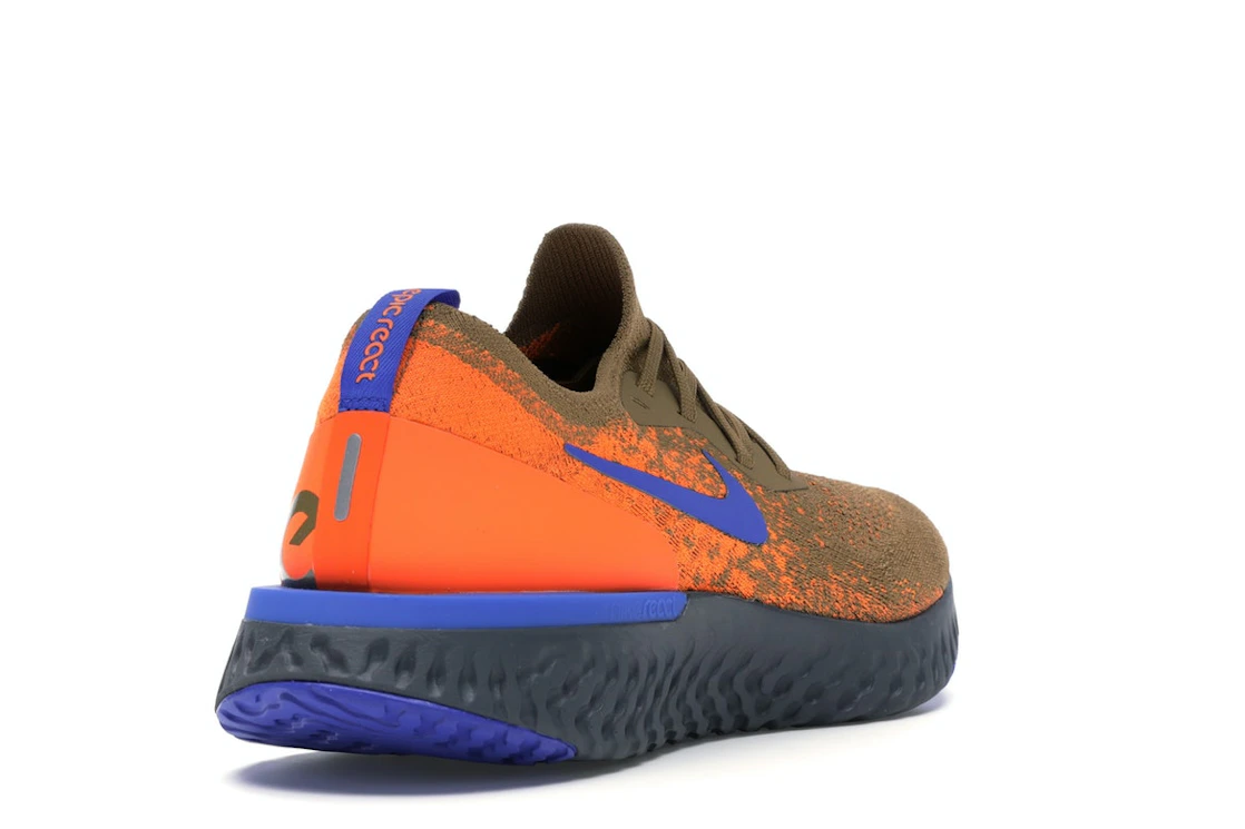 Vue 31 de Nike Epic React Flyknit Golden Beige Racer Blue