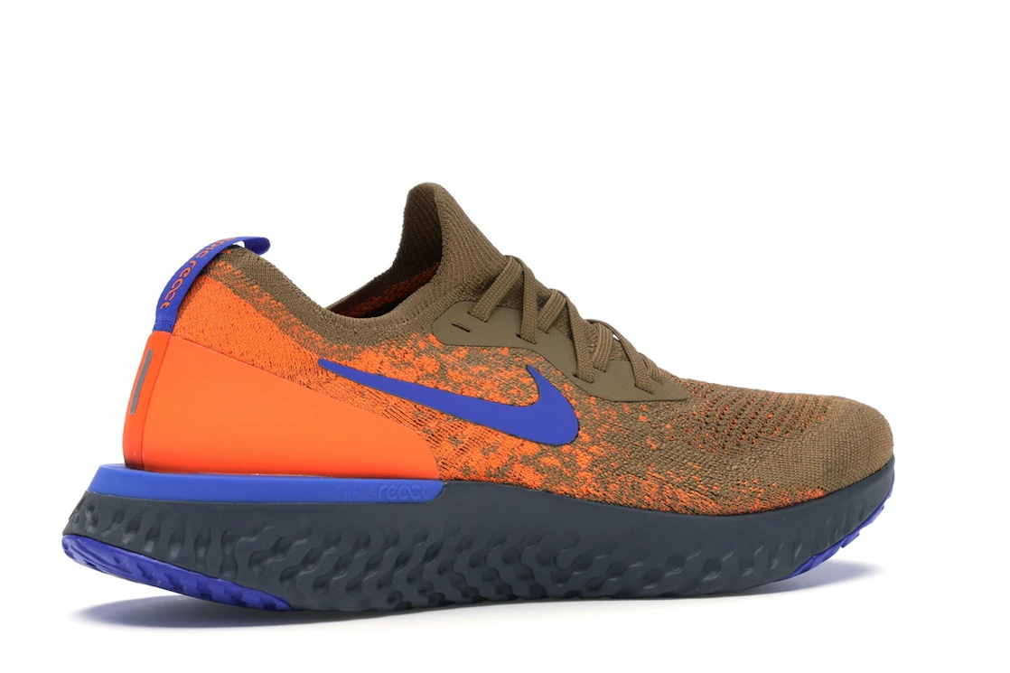 Vue 34 de Nike Epic React Flyknit Golden Beige Racer Blue