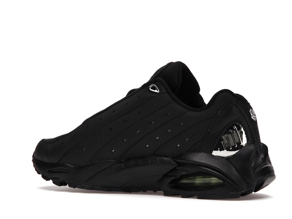 Vue 22 de Nike Hot Step Air Terra Drake NOCTA Triple Black