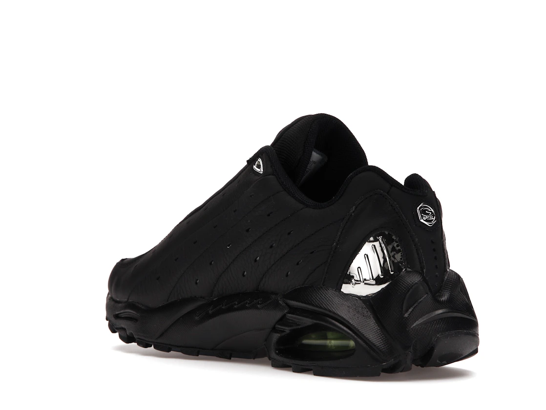 Vue 24 de Nike Hot Step Air Terra Drake NOCTA Triple Black